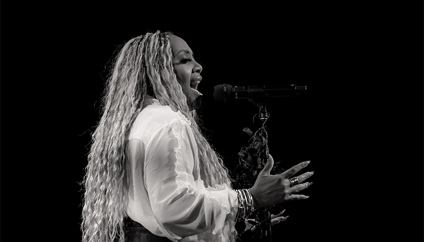 Lalah Hathaway Wearing A White Blouse And Performing At The Mic